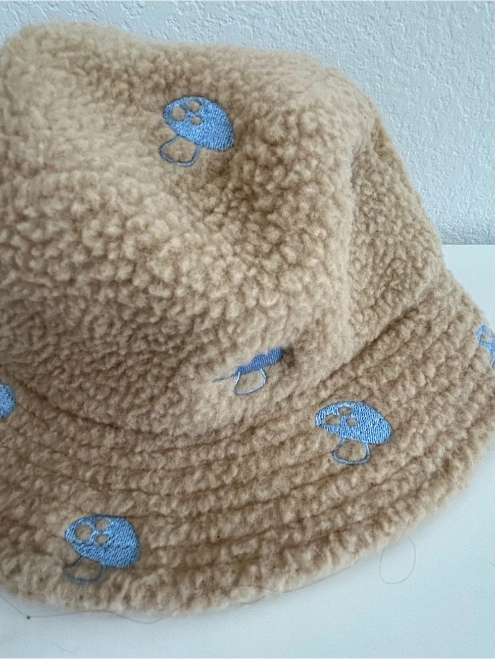 David and Young Beige Sherpa Bucket Hat w Blue Mushroom Embroidery Y2K 90s, OS